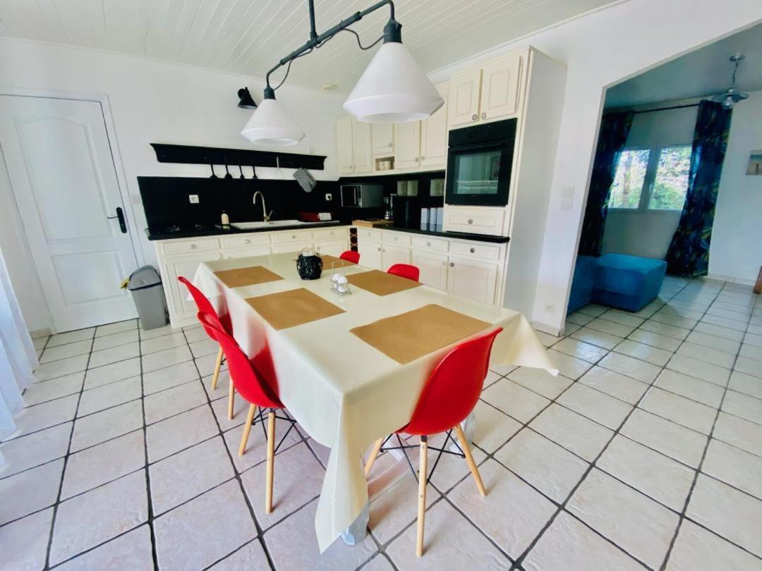 Holiday home Aux Lauriers D'Adhemar