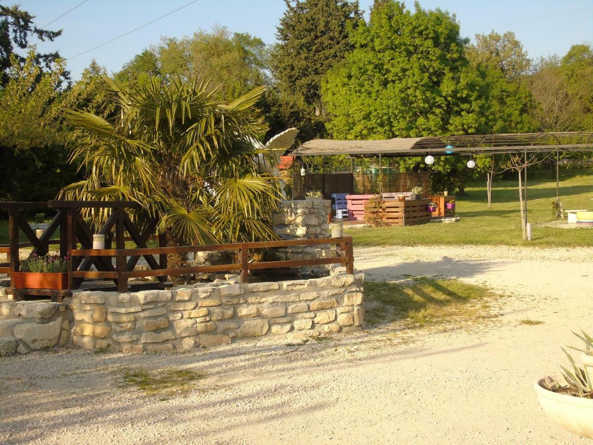 Aux Lauriers D'Adhemar Holiday home