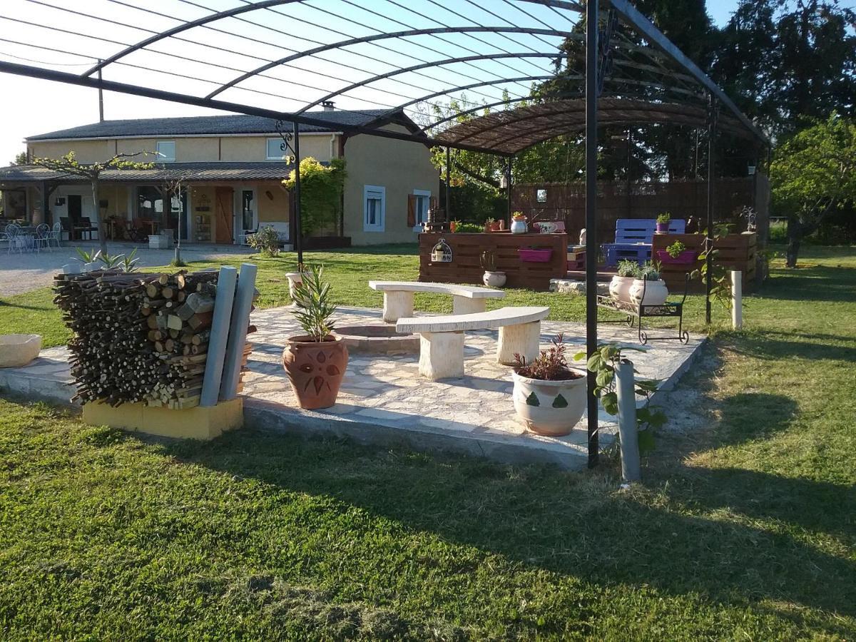Holiday home Aux Lauriers D'Adhemar